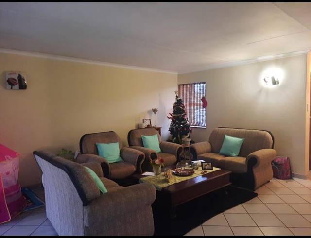 3 BEDROOM TOWNHOUSE FOR SALE IN VANDERBIJLPARK CE 3